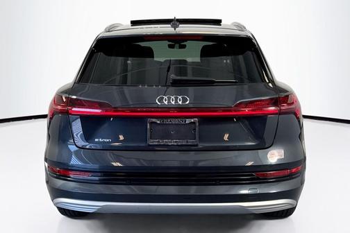 2019 Audi e-tron Premium Plus