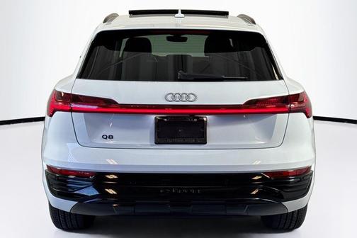 2024 Audi Q8 e-tron Premium