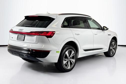 2024 Audi Q8 e-tron Premium