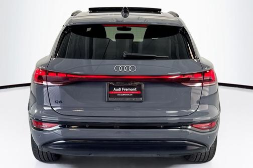 2025 Audi Q6 e-tron Premium Plus quattro