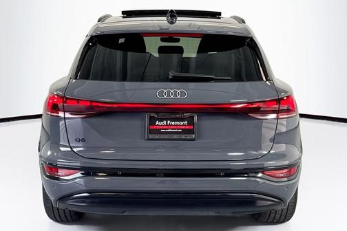 2025 Audi Q6 e-tron Premium Plus quattro