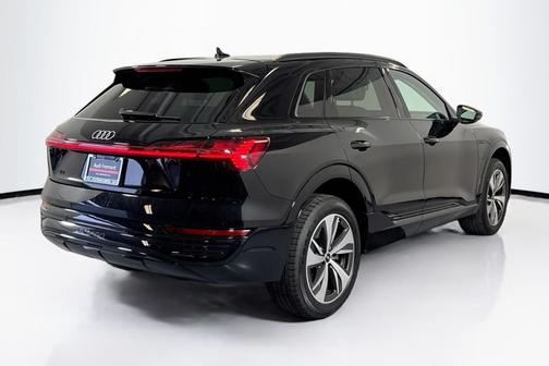 2024 Audi Q8 e-tron Premium