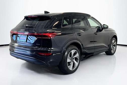 2025 Audi Q6 e-tron Premium Plus quattro