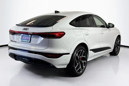 Glacier White Metallic 2027 Audi SQ6 e-tron Sportback Premium Plus