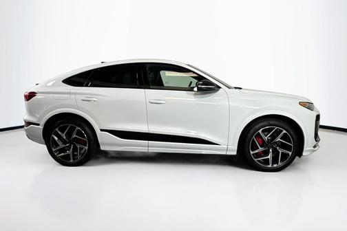 Glacier White Metallic 2027 Audi SQ6 e-tron Sportback Premium Plus