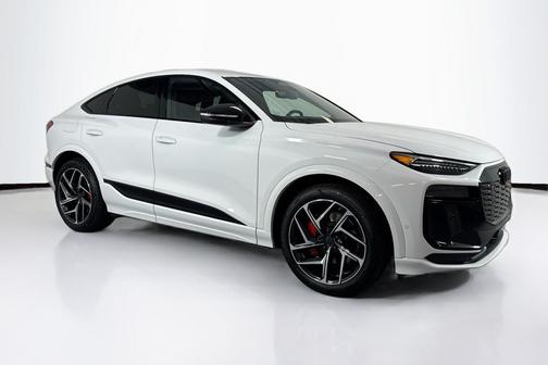 Glacier White Metallic 2027 Audi SQ6 e-tron Sportback Premium Plus