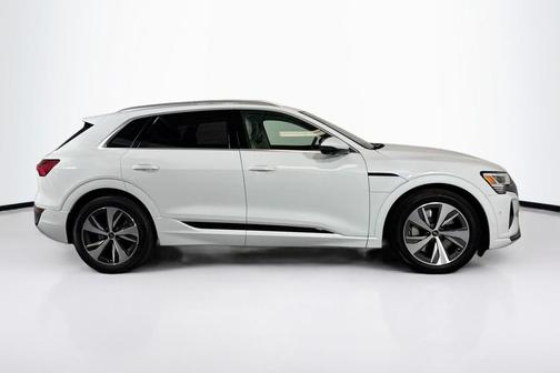 2024 Audi Q8 e-tron Premium Plus