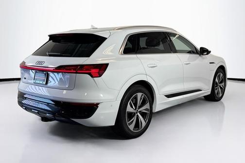 2024 Audi Q8 e-tron Premium Plus