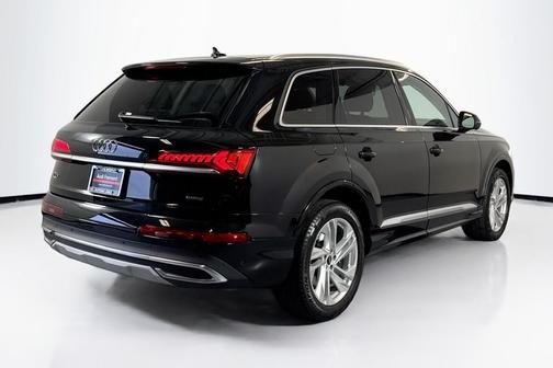 2023 Audi Q7 45 Premium Plus