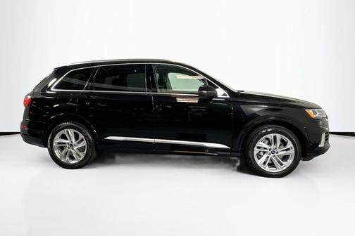 2023 Audi Q7 45 Premium Plus