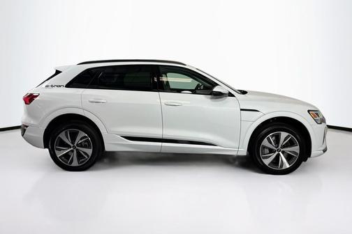 2024 Audi Q8 e-tron Premium