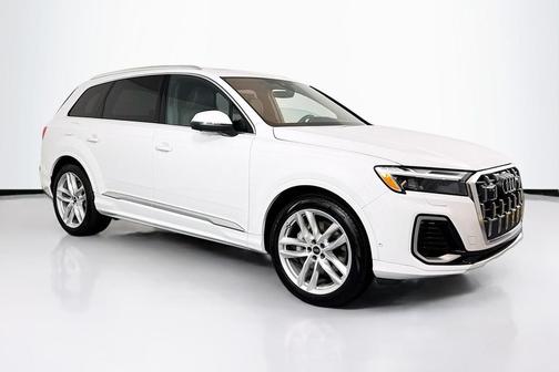 2025 Audi Q7 55 Premium Plus