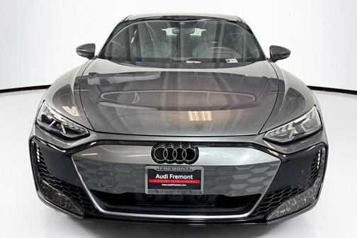 Daytona Gray Pearl Effect 2025 Audi RS e-tron GT performance