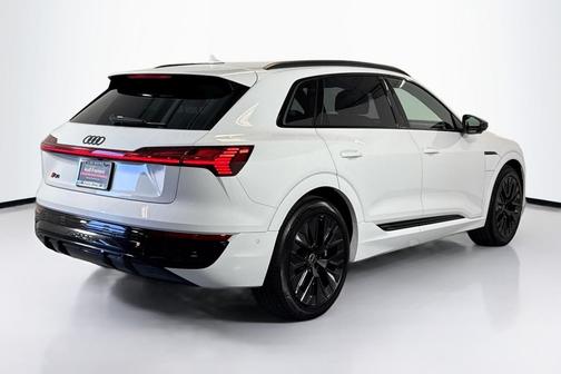 2024 Audi Q8 e-tron Prestige