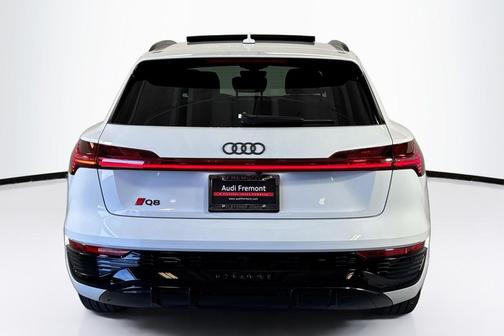 2024 Audi Q8 e-tron Prestige