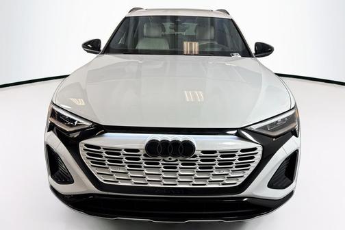 2024 Audi Q8 e-tron Prestige