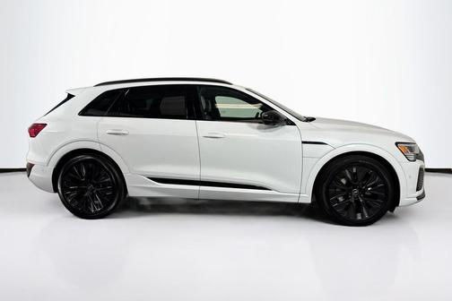 2024 Audi Q8 e-tron Prestige