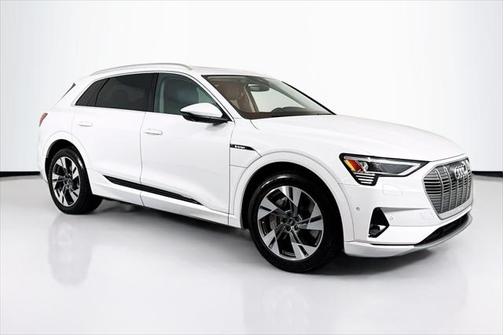 2022 Audi e-tron Premium Plus