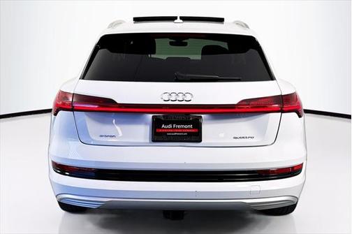 2022 Audi e-tron Premium Plus