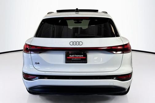 2025 Audi Q6 e-tron Premium Plus quattro