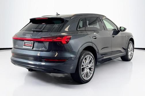 Manhattan Gray Metallic 2021 Audi e-tron Prestige