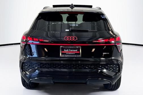 Mythos Black Metallic 2026 Audi Q3 TFSI quattro S tronic