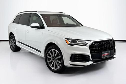 2022 Audi Q7 45 Premium Plus