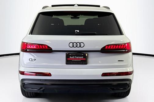 2022 Audi Q7 45 Premium Plus