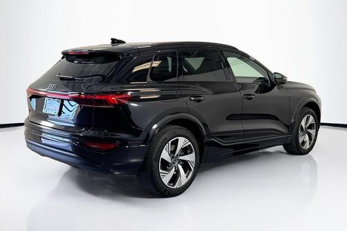 2025 Audi Q6 e-tron Premium Plus quattro