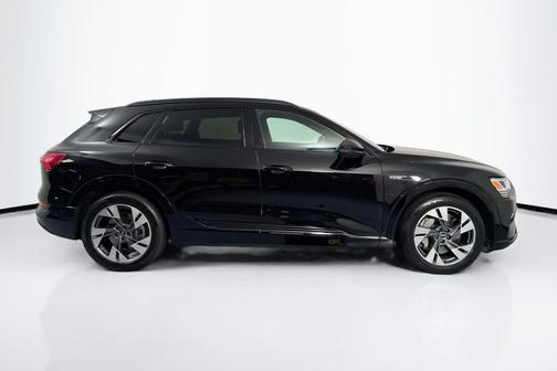 2022 Audi e-tron Premium