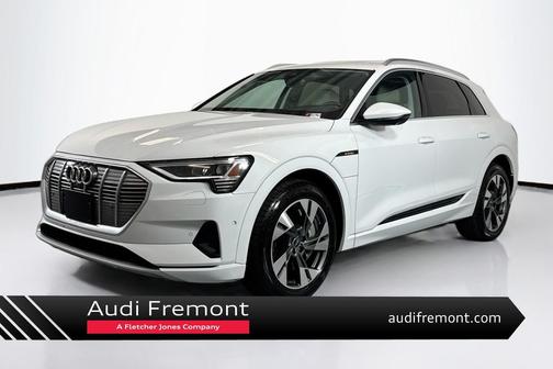 Glacier White Metallic 2022 Audi e-tron Premium Plus