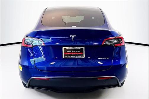 2022 Tesla Model Y Long Range Dual Motor All-Wheel Drive