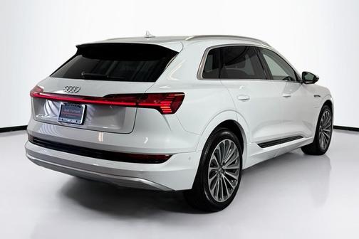 2019 Audi e-tron Premium Plus