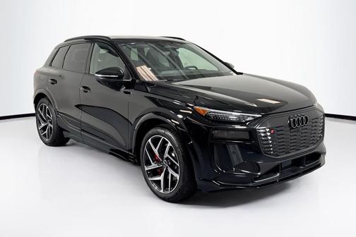 Mythos Black Metallic 2027 Audi SQ6 e-tron Premium Plus