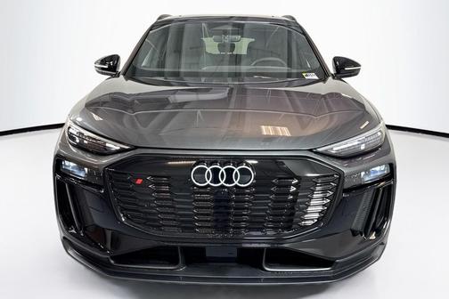 Daytona Gray Pearl Effect 2027 Audi SQ6 e-tron Premium Plus