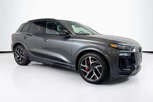 Daytona Gray Pearl Effect 2027 Audi SQ6 e-tron Premium Plus
