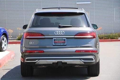 Photo 5 of 33 of 2021 Audi Q7 55 Premium