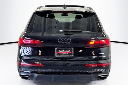 Mythos Black Metallic 2026 Audi Q7 55 Prestige