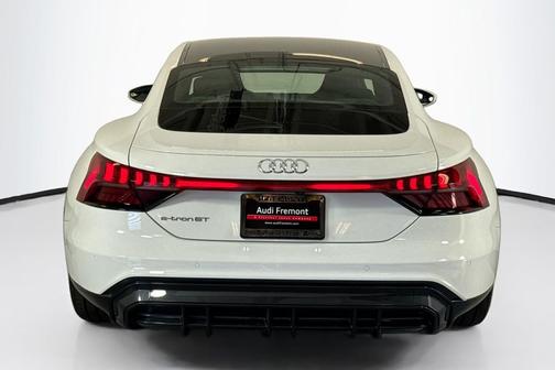 2022 Audi e-tron GT Premium Plus