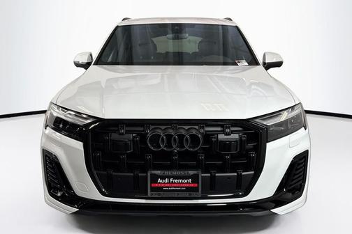 Glacier White Metallic 2026 Audi Q7 55 Premium Plus