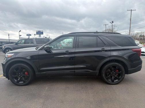 Black Metallic 2022 Ford Explorer ST