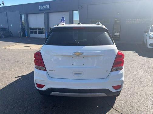 Summit White 2017 Chevrolet Trax LT