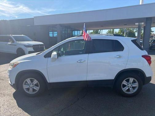 Summit White 2017 Chevrolet Trax LT