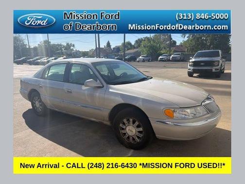 Gold 2000 Lincoln Continental
