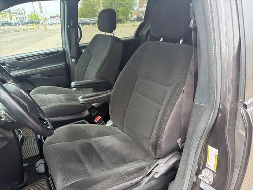 Granite Crystal Clearcoat Metallic 2017 Dodge Grand Caravan SE