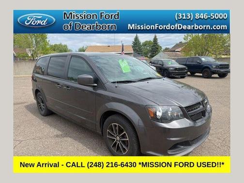 Granite Crystal Clearcoat Metallic 2017 Dodge Grand Caravan SE
