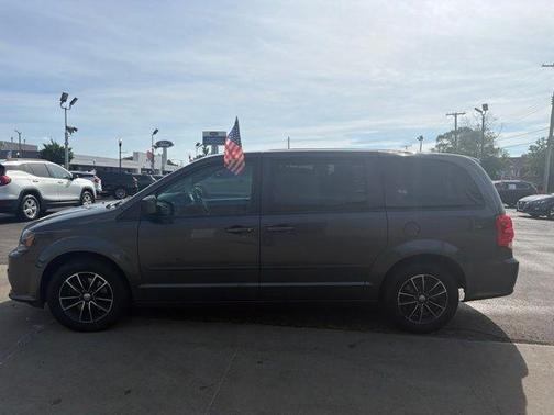Granite Crystal Clearcoat Metallic 2017 Dodge Grand Caravan SE