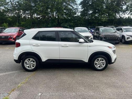 2025 Hyundai VENUE SE