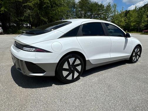 2025 Hyundai IONIQ 6 SE Standard Range