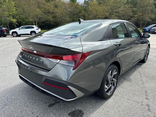 2025 Hyundai ELANTRA Sport